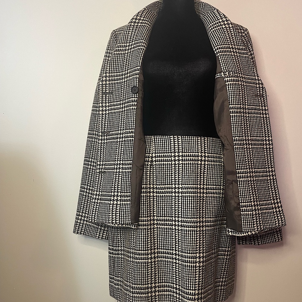 Vintage Issac Mizrahi 2 piece Cream and Chocolate skirt suit.
